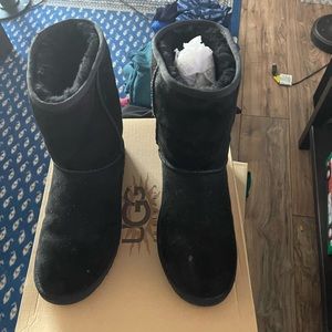 UGG CLASSIC SHORT MENS BLACK